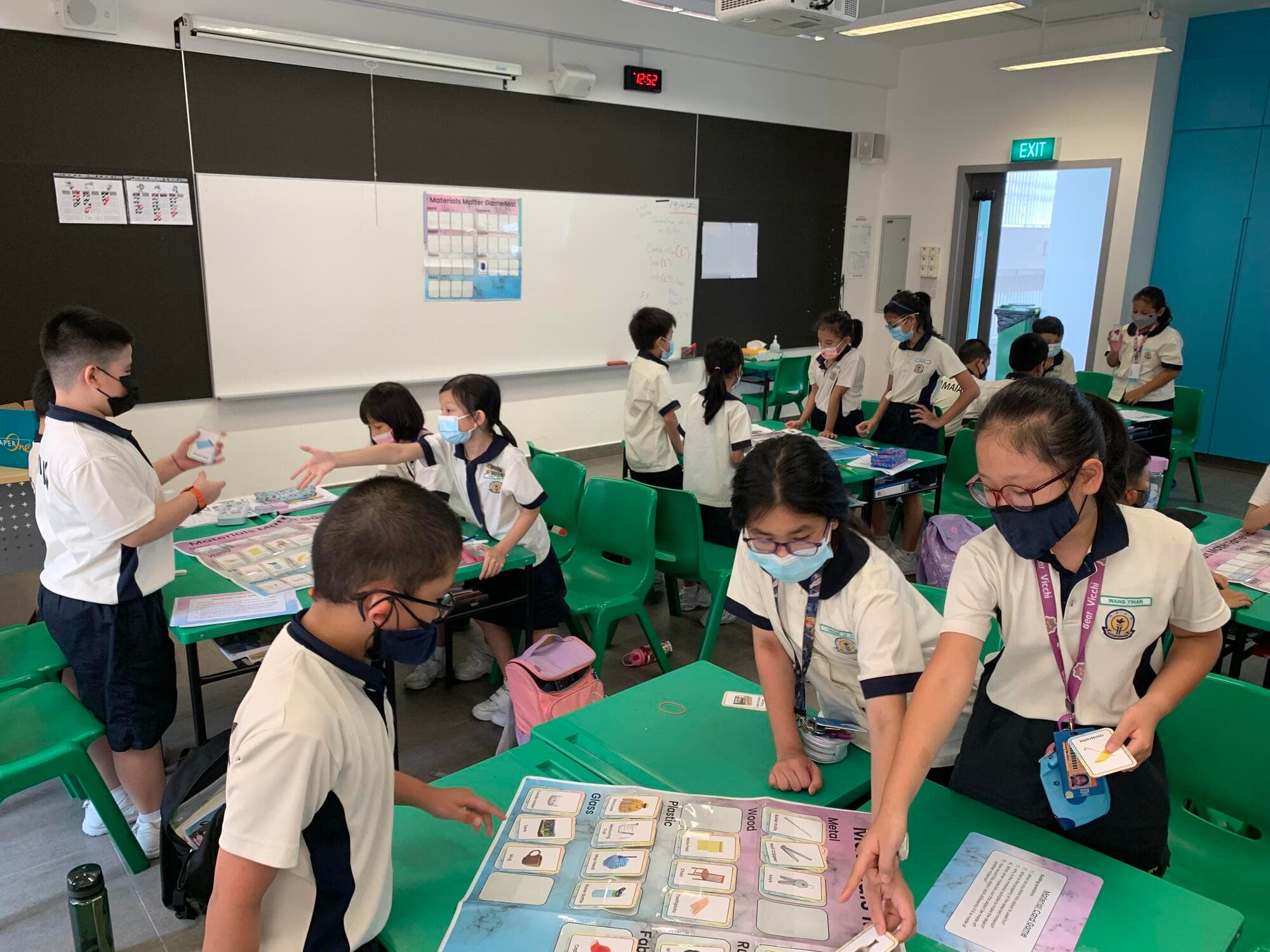 Making materials sparkle in primary school classrooms