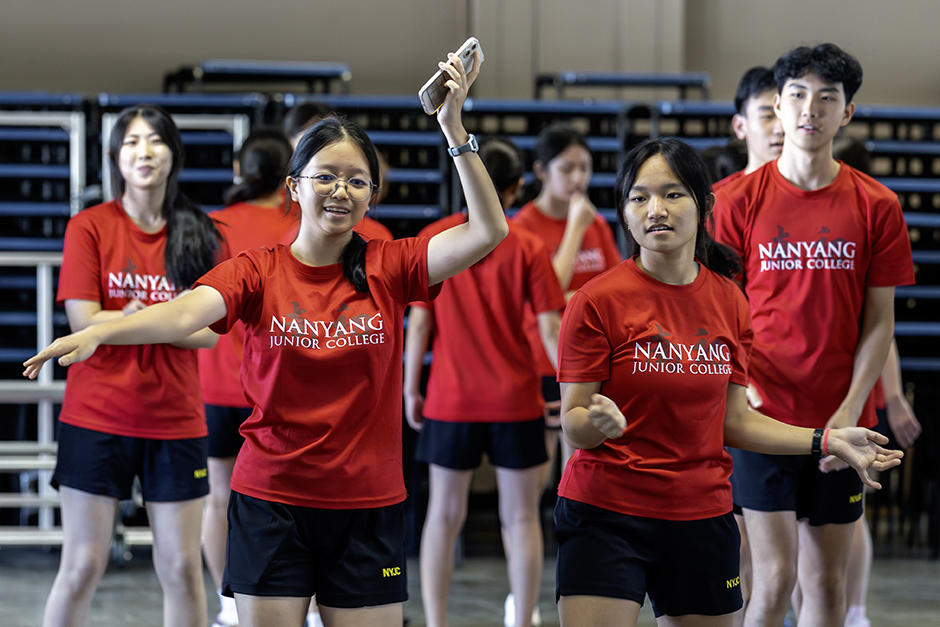 Youth_PM_NanyangJuniorCollege_RovilNgJunYing_LiewYanHon_PanYouJay_10-Rovil-Ng.jpg